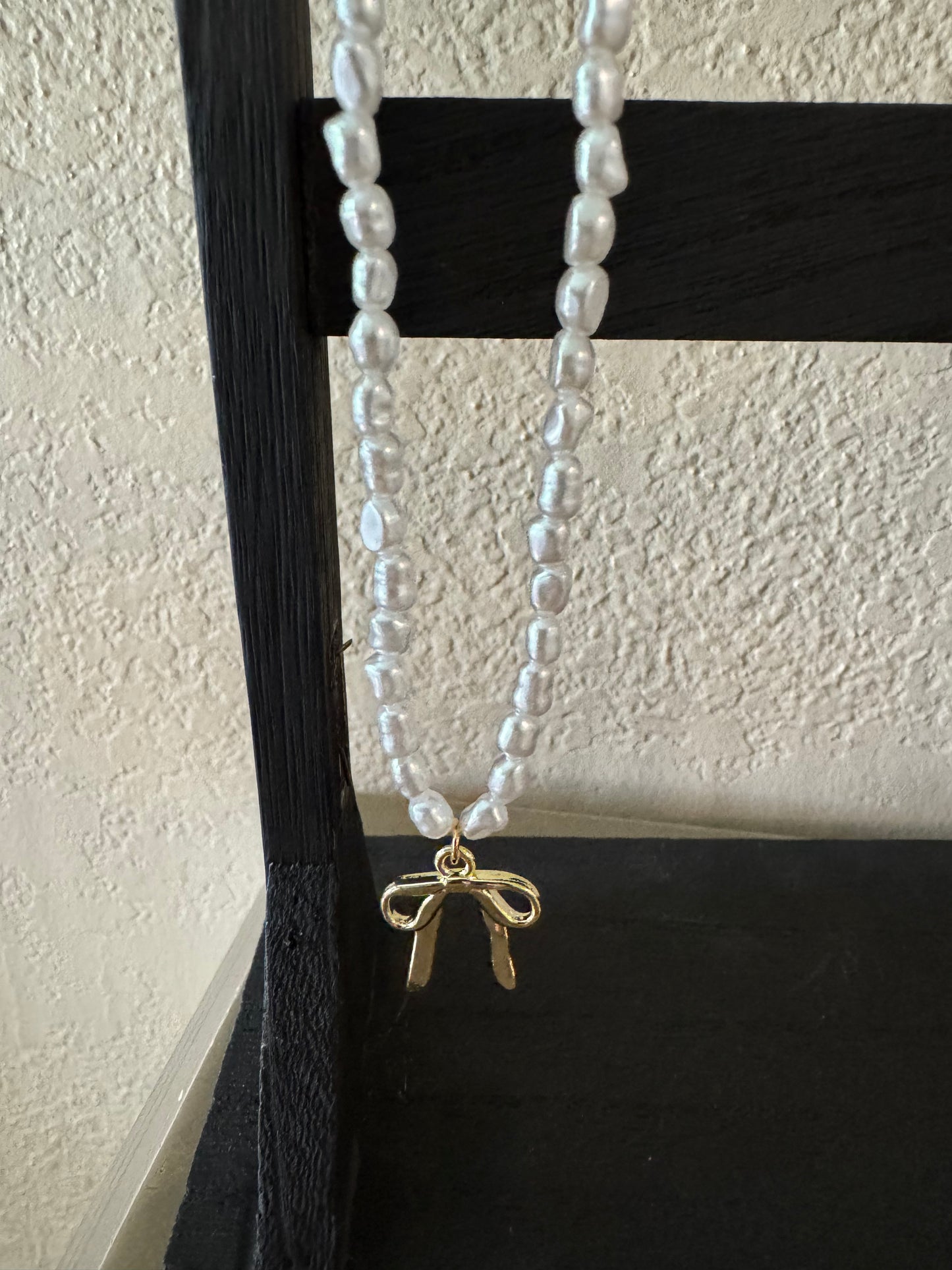 Bow and Pearl Necklace INS