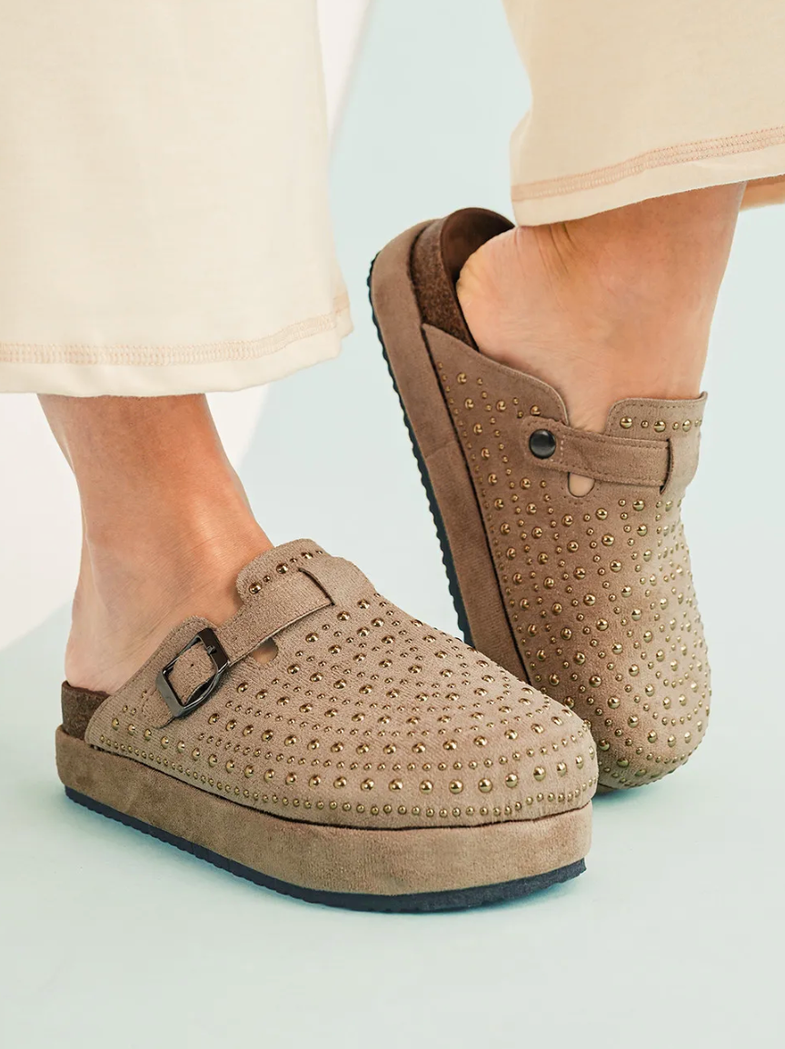 RIVET BUCKLE CLOSED TOE PLATFORM SHOES RTS